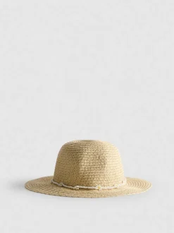 Gorro tejido con cuentas