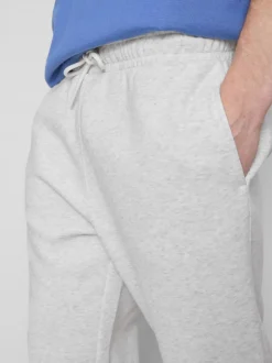 Joggers con cinturilla elástica y bajos ajustados