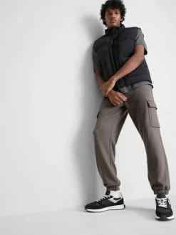 Joggers estilo cargo con bajos ajustados