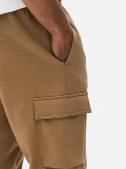 Joggers estilo cargo con bajos ajustados