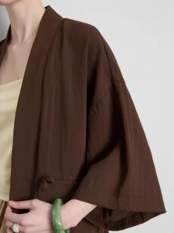 Kimono texturizado con detalle anudado