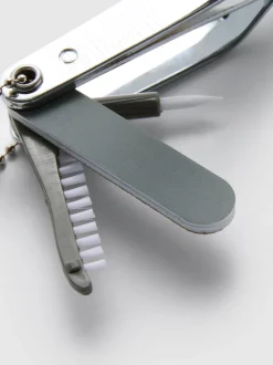 Llavero con herramientas de manicura para hombre