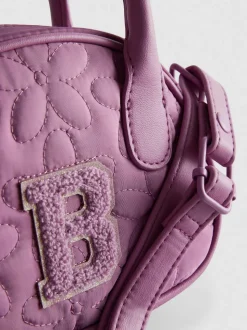 Minibolso acolchado con detalle de inicial