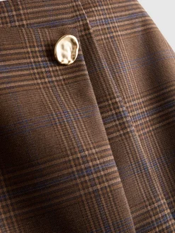 Minifalda asimétrica de corte elegante