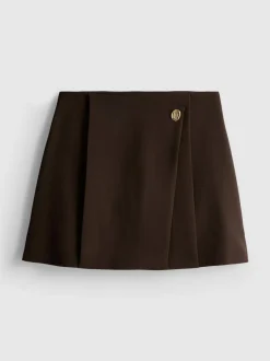 Minifalda asimétrica de corte elegante