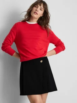 Minifalda asimétrica de corte elegante