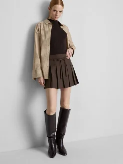 Minifalda plisada con cinturón