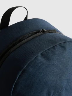 Mochila con correas ajustables