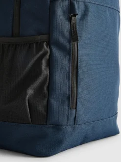 Mochila con correas ajustables