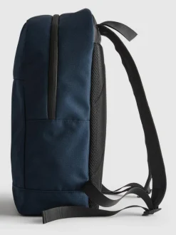 Mochila con correas ajustables