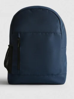 Mochila con correas ajustables