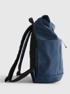 Mochila con solapa enrollable