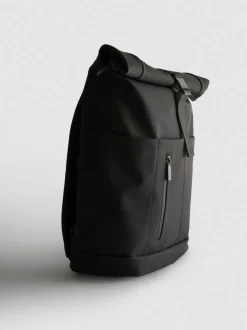 Mochila con solapa enrollable