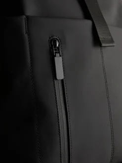 Mochila con solapa enrollable