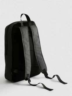 Mochila texturizada con cremallera