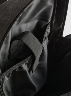 Mochila texturizada con cremallera