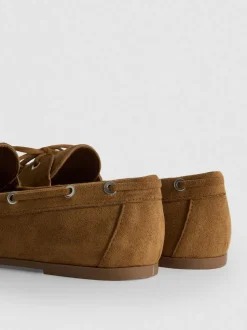 Náuticos con detalles de cordones