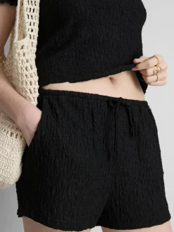 Pantalón corto fruncido con cordón de ajuste