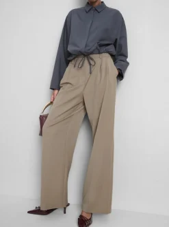 Pantalón plisado de pernera ancha