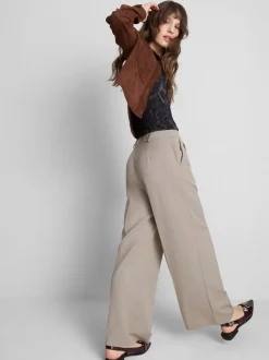 Pantalón plisado de pernera ancha