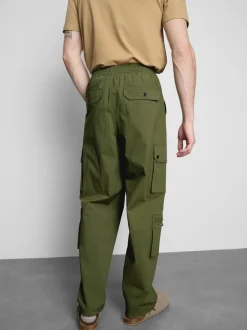 Pantalones cargo de estilo militar