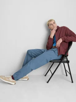 Pantalones chinos entallados