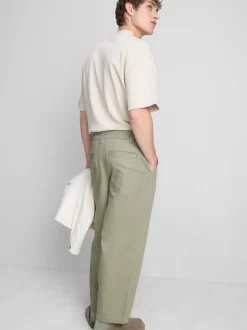 Pantalones chinos holgados de tiro medio