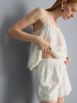 Pantalones cortos bordados con flores de algodón