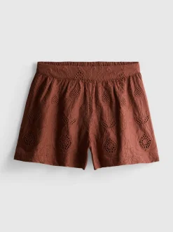 Pantalones cortos bordados de The Edit