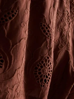 Pantalones cortos bordados de The Edit