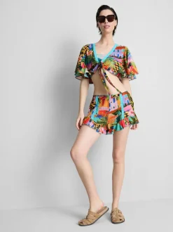 Pantalones cortos con volantes y estampado tropical
