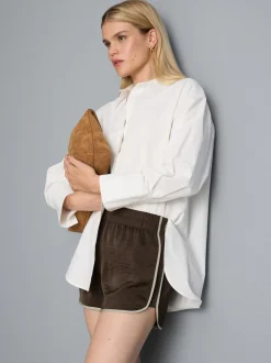 Pantalones cortos deportivos de satén con ribete
