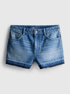 Pantalones cortos vaqueros con bajo deshilachado