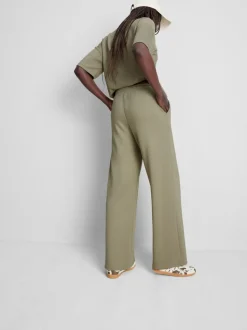 Pantalones de chándal anchos con cordón de ajuste