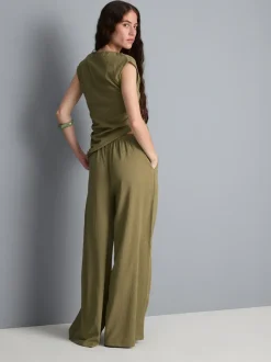 Pantalones de pernera ancha con efecto arrugado