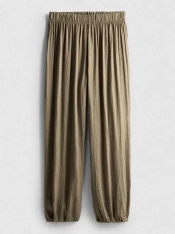 Pantalones de satén con bajos ajustados de The Edit