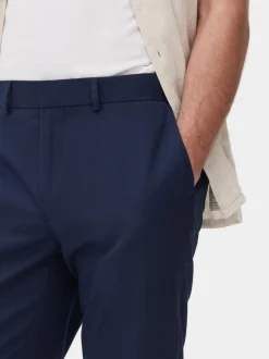 Pantalones formales de sarga de corte entallado