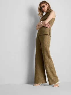 Pantalones fruncidos de pernera recta