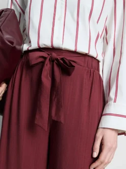 Pantalones palazzo con detalle de lazo