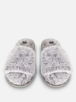 Pantuflas suaves con tiras cruzadas