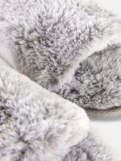 Pantuflas suaves con tiras cruzadas