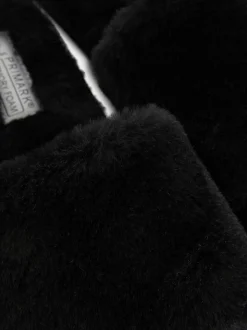 Pantuflas suaves con tiras cruzadas