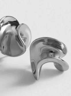 Pendientes ondulados de diseño escultórico