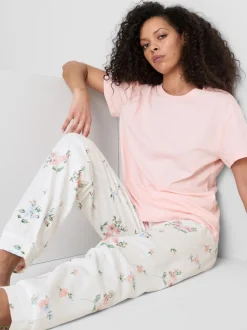 Pijama con estampado floral