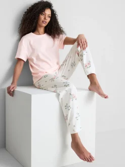 Pijama con estampado floral