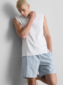 Pijama con pantalones cortos a rayas