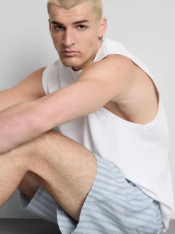 Pijama con pantalones cortos a rayas