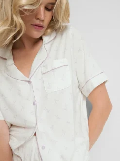 Pijama corto de corte boyfriend estampado