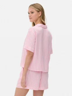 Pijama corto de satén a rayas de corte boyfriend
