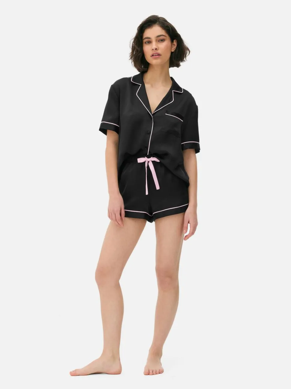 Pijama corto tipo boyfriend de satén